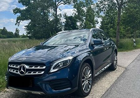 Mercedes-Benz GLA 200 DCT -