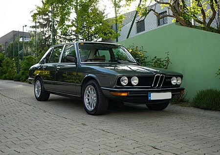 BMW 528i E12