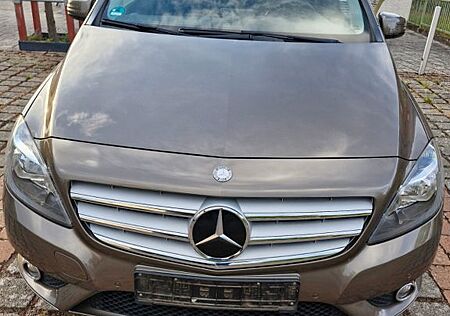 Mercedes-Benz B 180 -