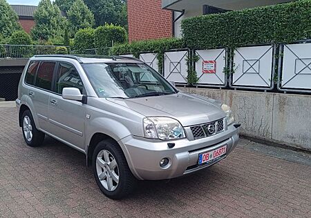 Nissan X-Trail Elegance 4X4 Scheckheftgepflegt AHK
