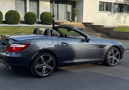 Mercedes-Benz SLK 200 BlueEFFICIENCY -
