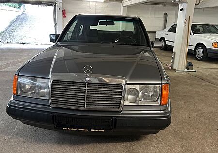 Mercedes-Benz E 230