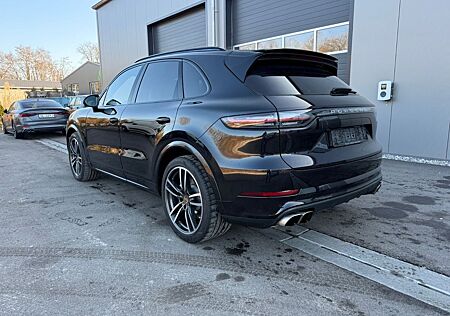 Porsche Cayenne Turbo+PDCC+Nachtsicht+4RL+AHK+Matrix+SCP