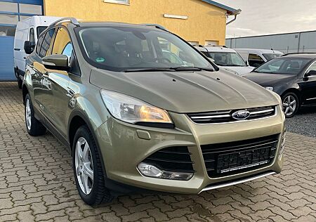 Ford Kuga Titanium 4x4, Automatik, Teilleder