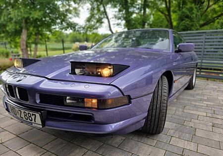 BMW 850i Individual 0490 Veilchenblau 9990 interior