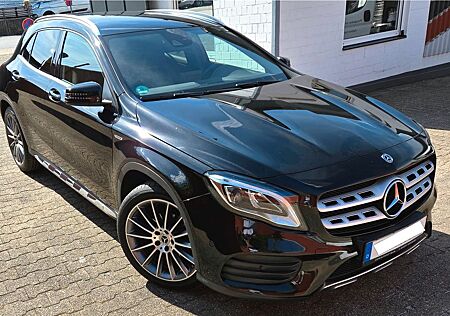 Mercedes-Benz GLA 180 DCT -