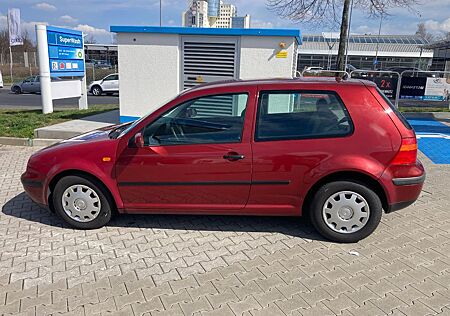 VW Golf Volkswagen 1.4 Basis, Benzin 75 PS, 3-Türer, 142000 km