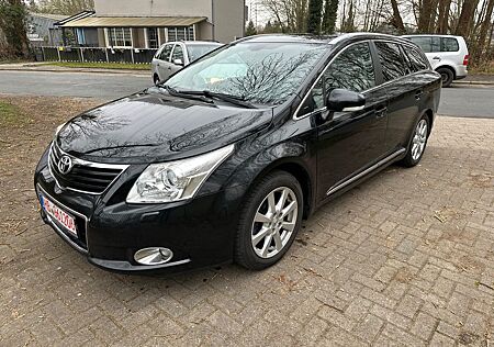Toyota Avensis Kombi Executive/voll Leder/Automatik/Xen