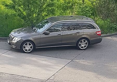 Mercedes-Benz E 220 T CDI COMAND 7G VOLL & TOP