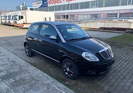 Lancia Ypsilon 1.2 8V Oro Klima Servo NEU TÜV