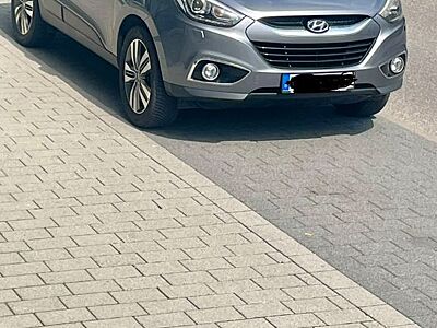 Hyundai ix35 , LPG -Benzin Wenig km AHK .