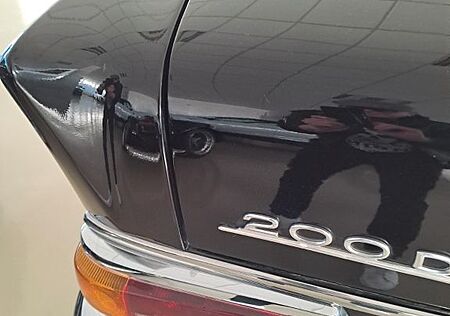 Mercedes-Benz 200 Oldtimer "Kleine Heckflosse" D