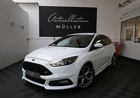 Ford Focus Lim. ST *RECARO*NAVI*KLIMAAUTO*LED*TOP*