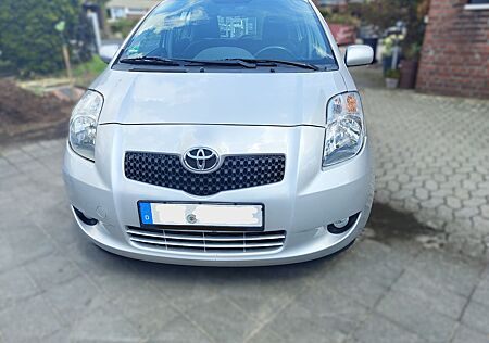 Toyota Yaris 1,3-l-VVT-i Luna Luna