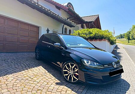 VW Golf Volkswagen VII GTD DSG Sport&Sound *Traumzustand*