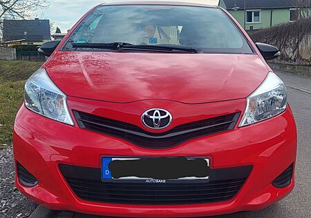 Toyota Yaris 1,0 mit Klimaanlage, Sparsam TOP Zustand