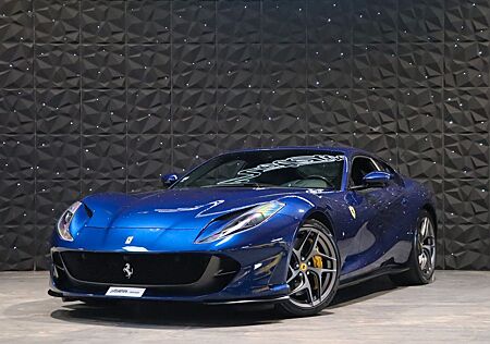 Ferrari 812 Superfast - Lift - Carbon - Shields -Display