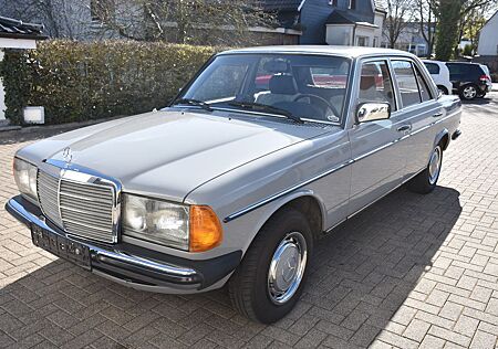 Mercedes-Benz 200 D W123