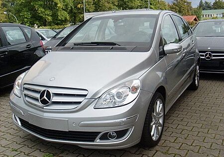Mercedes-Benz B 200 Automatik / Navigation / 45.000 kilometer