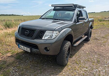 Nissan Navara Pickup Double Cap SE 4x4 VIELE EXTRAS