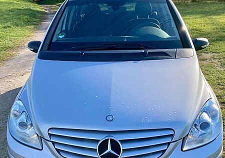 Mercedes-Benz B 200 -