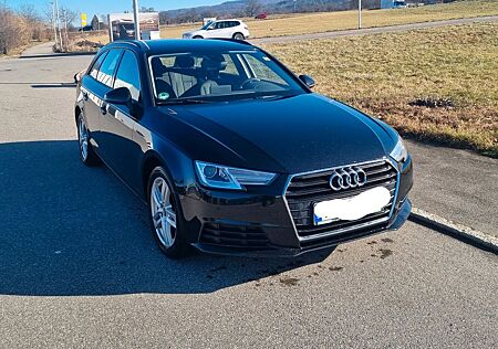 Audi A4 2.0 TDI 140kW S tronic - AHK