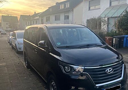 Hyundai H-1 Starex