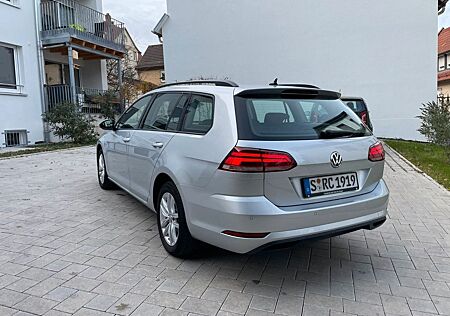 VW Golf Volkswagen 1.6 TDI SCR Variant AHK+NAVI+ALU