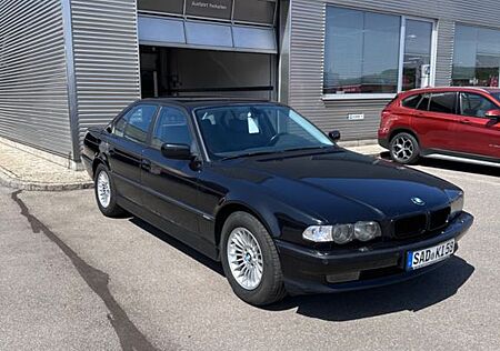 BMW 728i A -