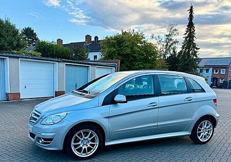 Mercedes-Benz B 200 | 2011 | 136 | Autom. | Scheckheft | 2.Hd.