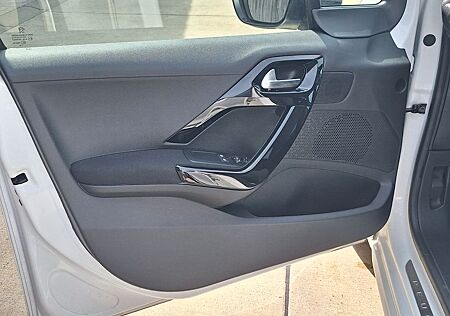 Peugeot 208 PureTech 82 Signature Signature