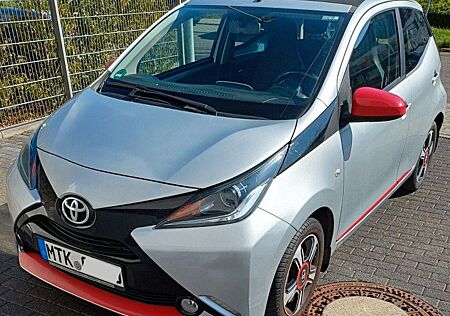 Toyota Aygo (X) Aygo (X) 1,0-l-VVT-i x-wave x-wave