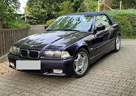 BMW 318i Cabrio Sport Edition Sport Edition