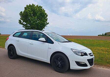 Opel Astra Sports Tourer **für 4 Fahrräder**