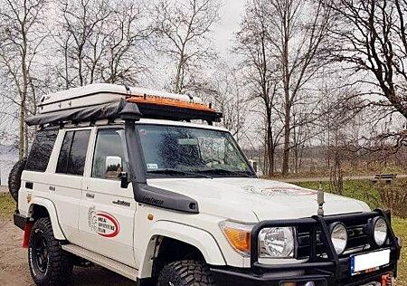 Toyota LAND CRUISER HZJ 76 EXPEDITION Reisefahrzeug