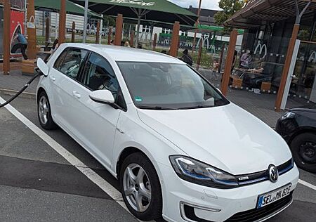 VW Golf Volkswagen e- comfortline 100