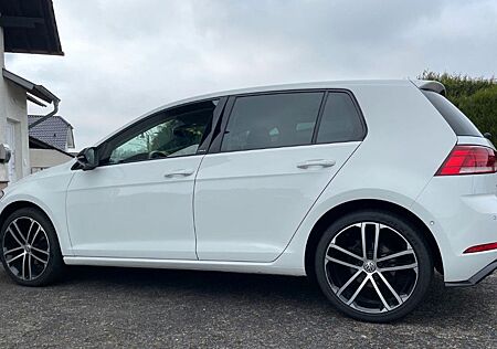VW Golf Volkswagen 1.6 TDI SCR IQ.DRIVE IQ.DRIVE *R Line