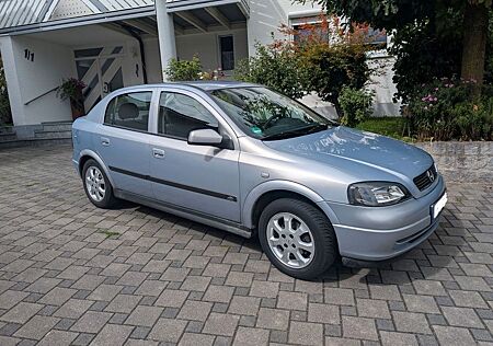 Opel Astra 1.6 -