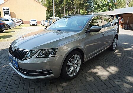 Skoda Octavia 1.6 TDI Style Combi*PANO*AHK*KAMERA*NAVI