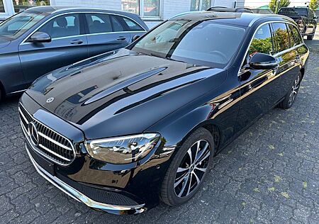 Mercedes-Benz E 300 de T Avantgarde Kam AHK Night Distr Memo