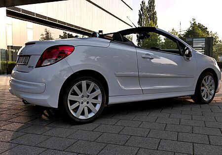 Peugeot 207 ehr gepflegter und schöner CC; Hochw