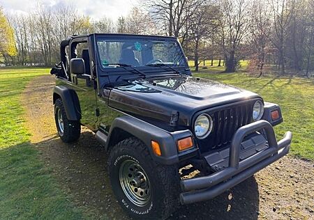 Jeep Wrangler TJ 2.4 Sport, schwarz, gepflegt