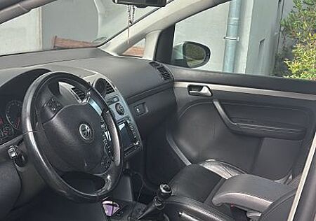 VW Touran Volkswagen Cross