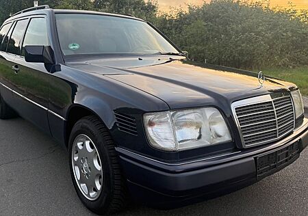 Mercedes-Benz E 300 E 300D T-Modell,Klima,Sitzheizung,SHD,Tempom,AHK