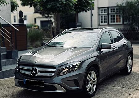 Mercedes-Benz GLA 200 CDI Panorama AHK TÜV Neu Garantie
