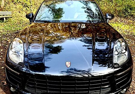 Porsche Macan -S All-Black APPROVED 02/26