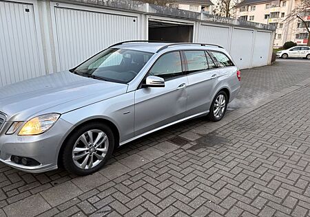 Mercedes-Benz E 200 CDI T BlueEFFICIENCY -