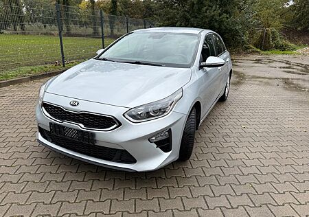 Kia Cee'd gebraucht kaufen Kia Cee'd / Ceed 1.6 CRDi Eco 85KW Edition 7 Edi...