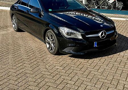 Mercedes-Benz CLA 200 - Schwarz/Automatik