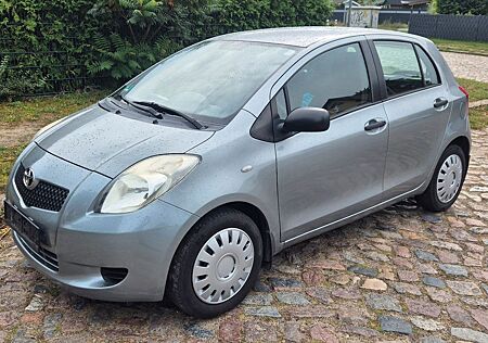 Toyota Yaris 1,3-l-VVT-i Luna